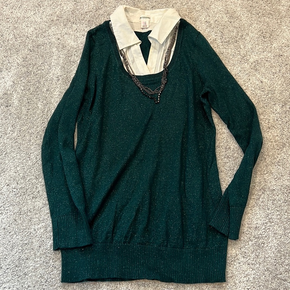Motherhood Maternity size M sweater with attached color, detachable necklace
